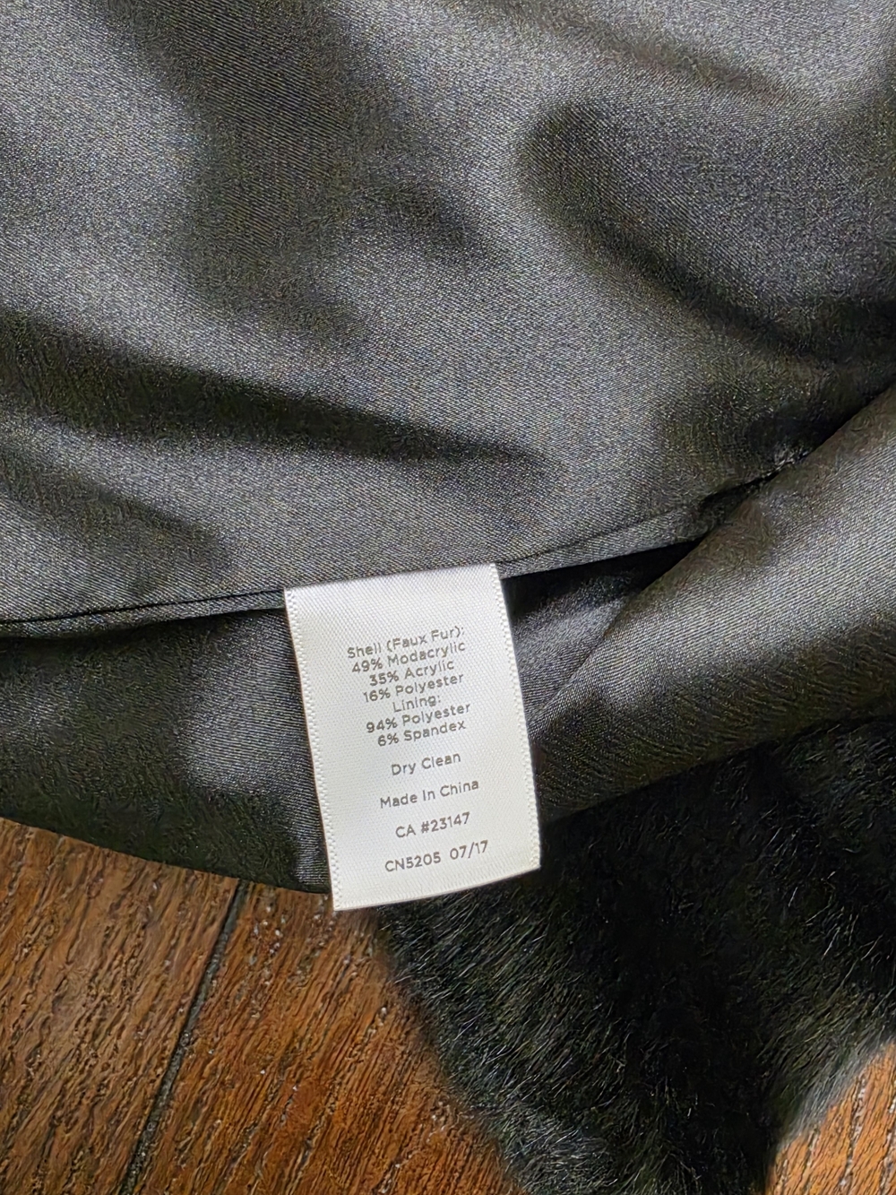 Talbots Faux Fur Vest in Black Size Medium Like New - Picture 6 of 10